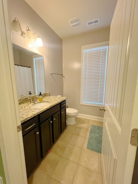 Building Photo - 660 Scarlet Baby Dr