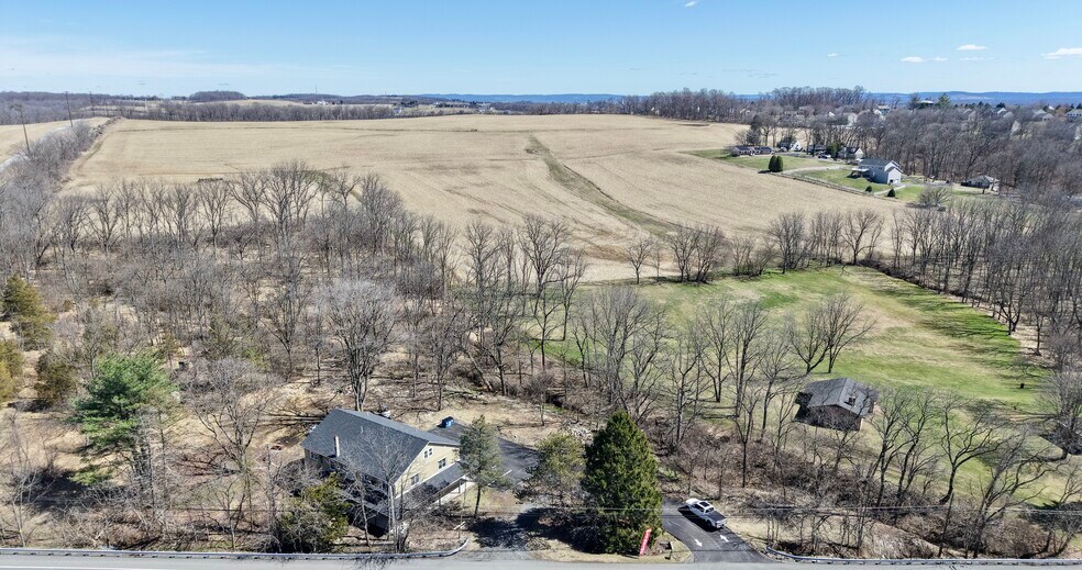 Building Photo - 403 N Walnut St
