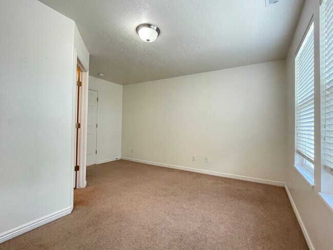 Building Photo - 5543 Copper Park Dr