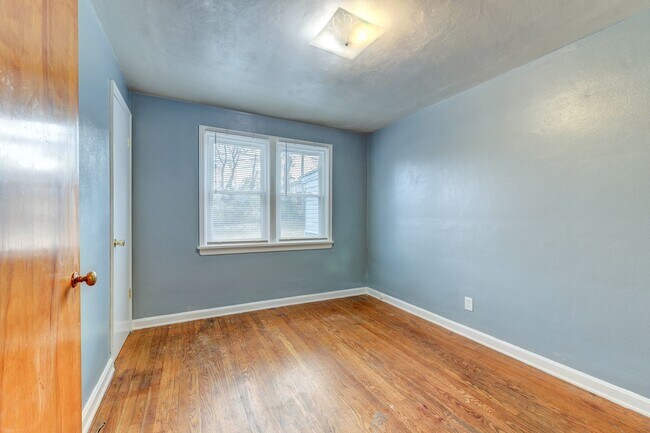 Building Photo - 3-Bedroom Home with Hardwood Floors & Fenced Yard in St. Louis