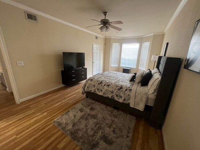 Building Photo - 3300 Cummins St