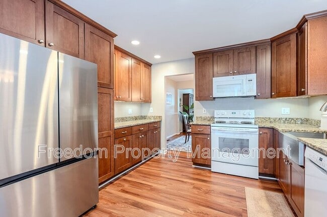 Building Photo - 9564 Basilwood Dr