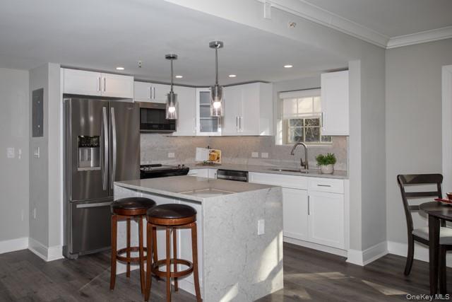 Building Photo - 100 Glen St