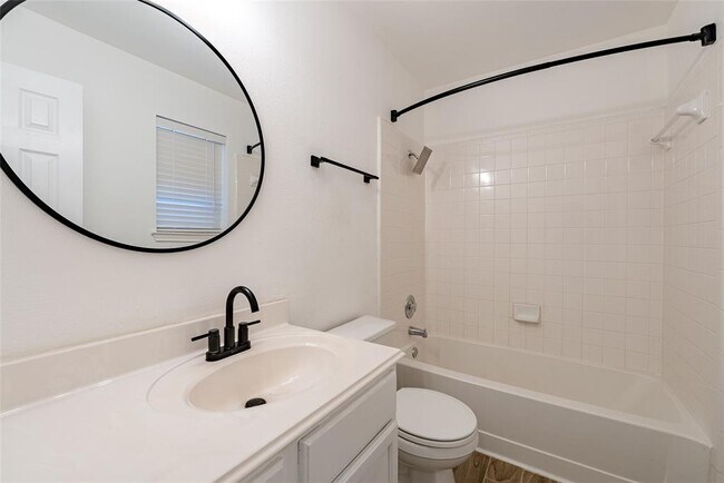 Building Photo - 906 Moon Glow Dr