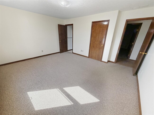 Building Photo - 2390 Brandenburg Rd