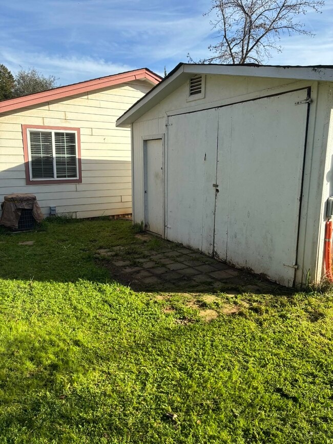 Building Photo - 5173 Bullion St