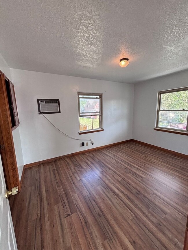 Building Photo - Adorable 1 bedroom studio in El Reno!