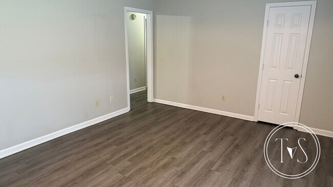 Building Photo - RATE DROP ALERT! (was $1800/month)