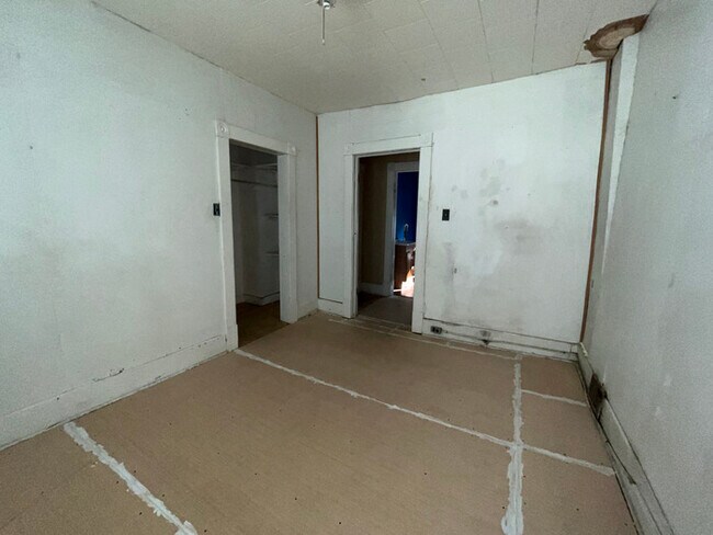 Building Photo - 2254 Lee Ave