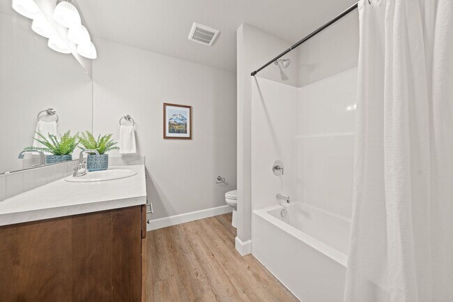 Building Photo - Mountain Views! 3 Bed/2.5 Bath Duplex with Fully Fenced Backyard - Golden Market Lane