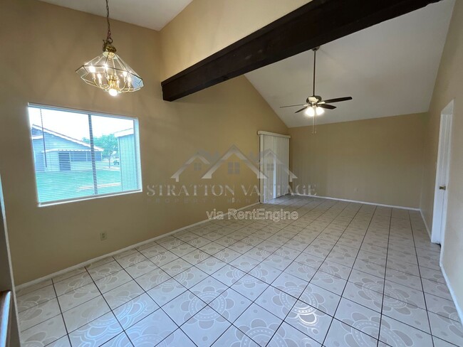 Building Photo - 405 E Bruce Ave