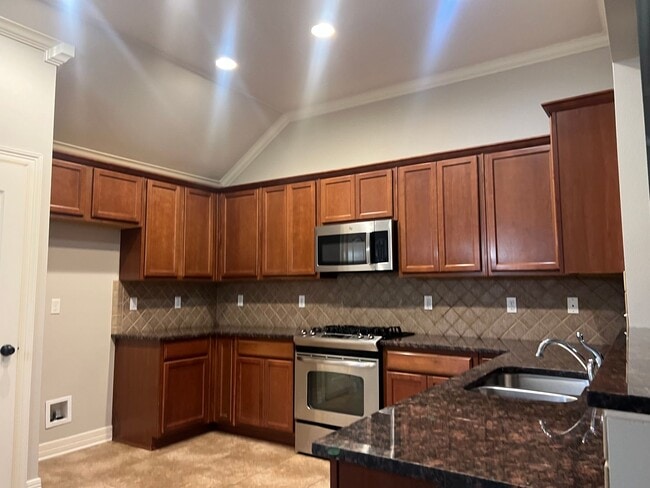 Building Photo - KINGS POINT-GATED COMMUNITY NEAR LSUS COLLEGE