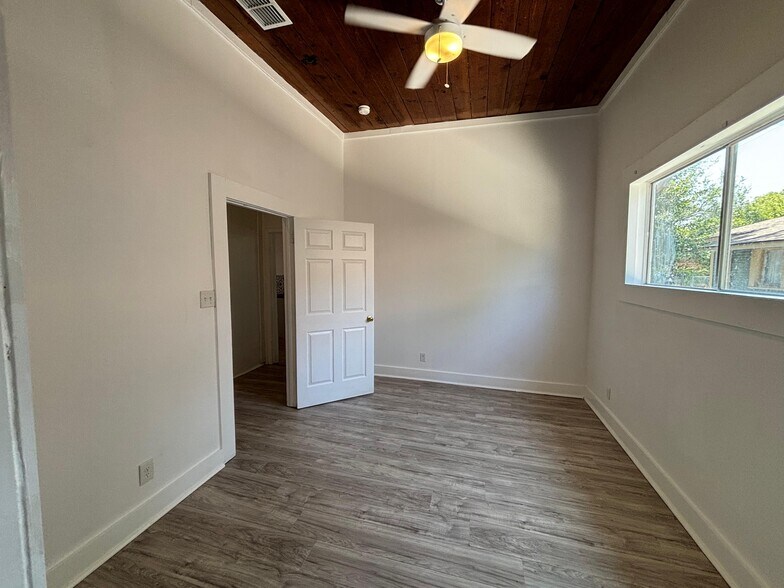 Building Photo - 2106 Saunders Ave