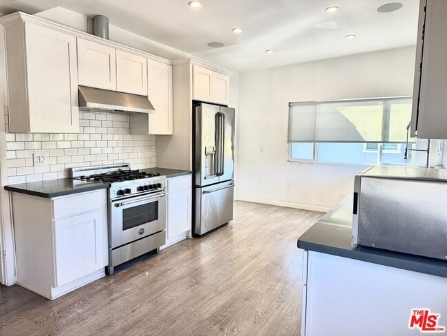 Building Photo - 410 Pershing Dr
