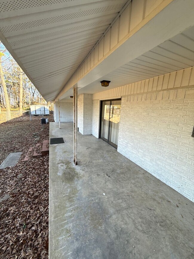 Building Photo - 185 Ridgeview Ln