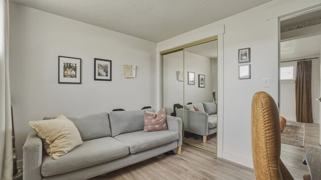 Building Photo - Charming and Quiet 3 bed Orem Home in Prime Location with Solar!!