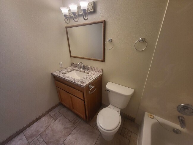 Building Photo - 1551 Rolling Hills Dr