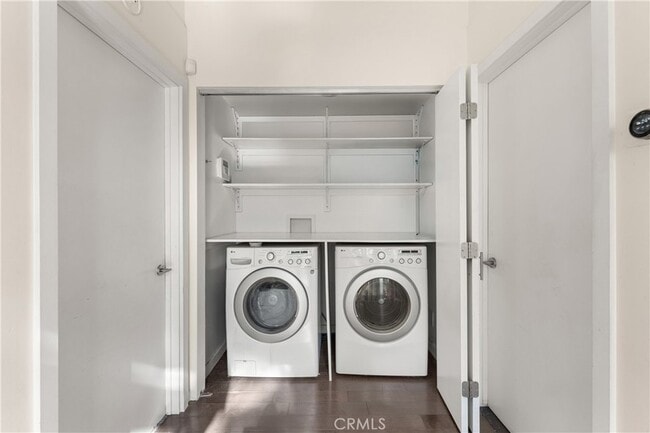 Building Photo - 3339 N Knoll Dr