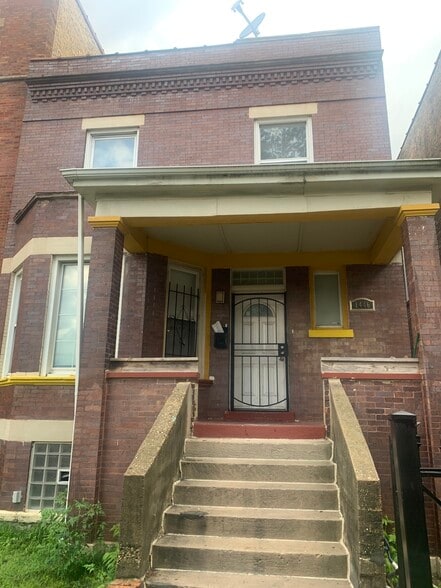 Primary Photo - 1446 E 69th Pl
