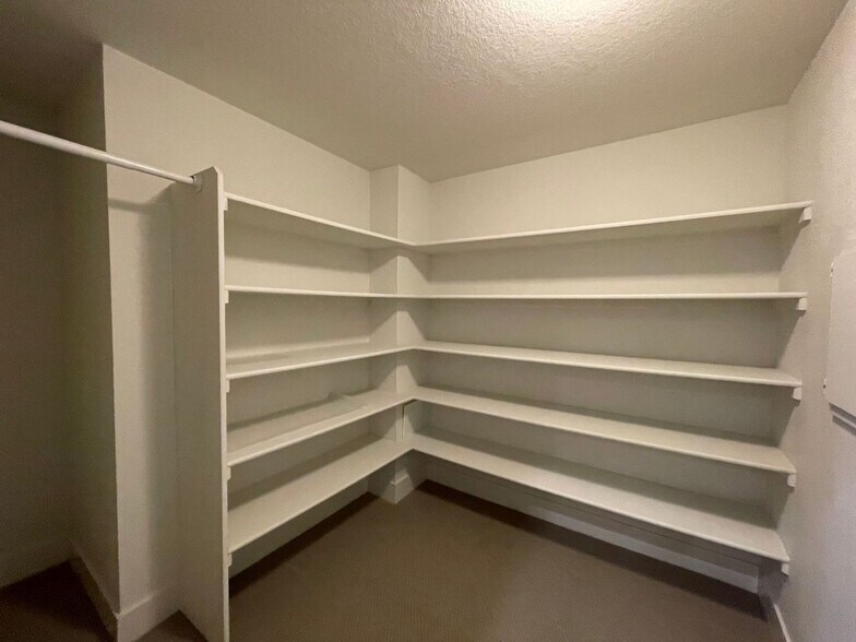 Building Photo - 2234 Central Pk Wy