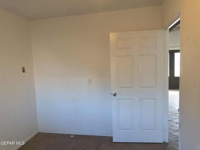 Building Photo - 714 N San Marcial St