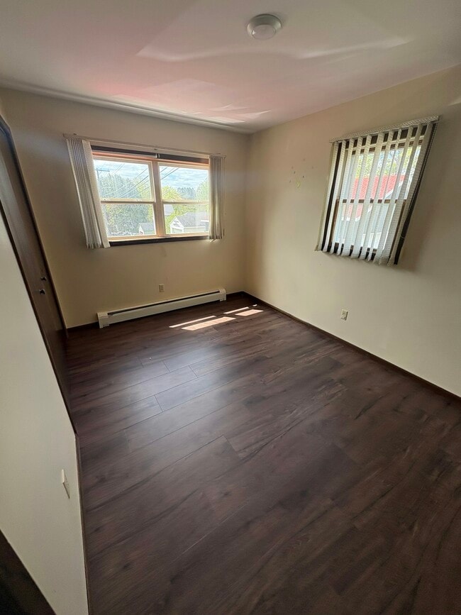 Building Photo - 405 Forest Ave
