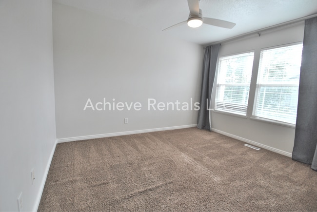 Building Photo - 462 W 1490 N