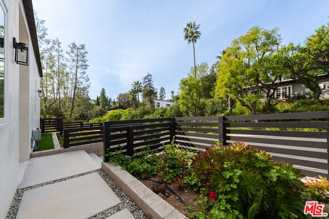 Building Photo - 4724 El Caballero Dr