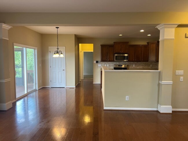 Building Photo - Home for Rent in the Desired Brookview Forest Subdivision