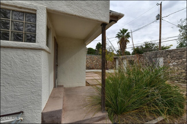 Building Photo - 1100 Kelly Way