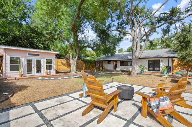 Building Photo - 8201 Dixon Dr