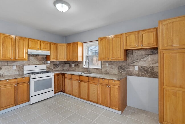 Building Photo - 42 Greenville Ave