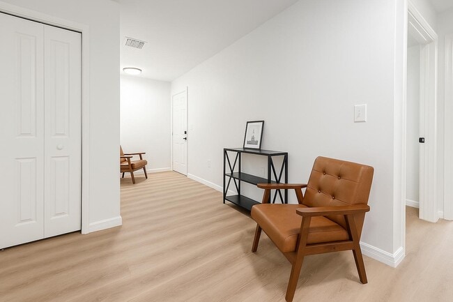 Building Photo - 129 Alachua Dr