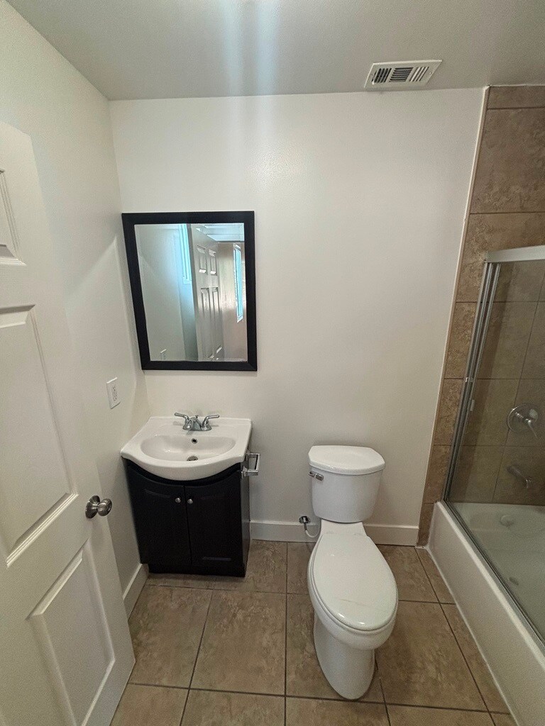 Building Photo - 335 E 69th St