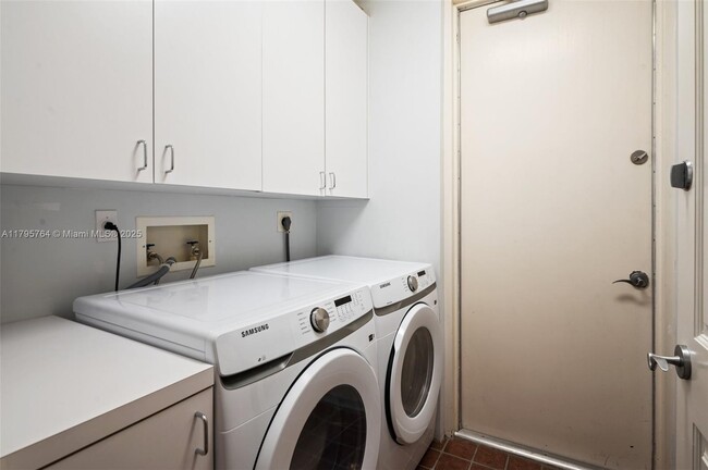 Building Photo - 13643 Deering Bay Dr