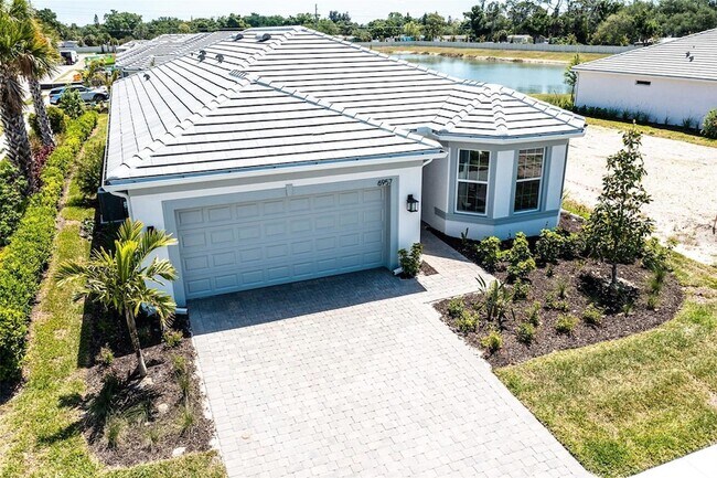 Building Photo - 6957 Honeybell Dr