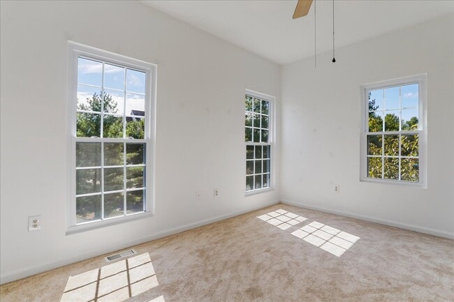 Building Photo - 1310 Hampshire Dr