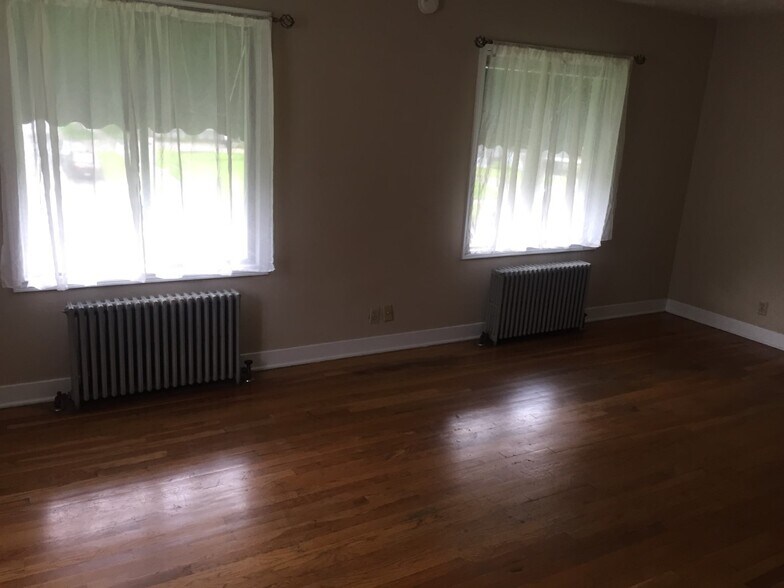 Living room - 1740 W Riverside Ave