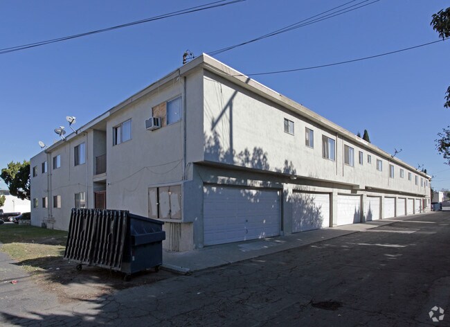 Building Photo - Oasis Apartments