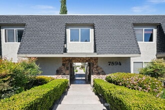 Building Photo - Stunning, Serene, 2-Bed, 2-Bath Condo in highly sought after Del Cerro area in San Diego CA