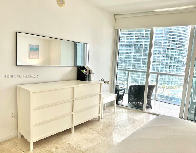 Building Photo - 475 Brickell Ave