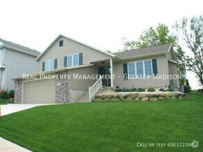 Building Photo - Fabulous Three Bedroom Home