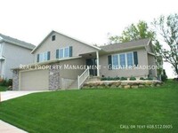 Building Photo - Fabulous Three Bedroom Home