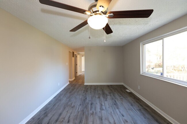 Building Photo - 4 bed 2.5 bath 2 story home with full deck located in Decatur Township