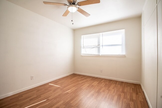 Building Photo - Great 3 Bedroom 1 Bathroom House