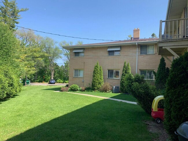 Building Photo - 3536 S 77th St