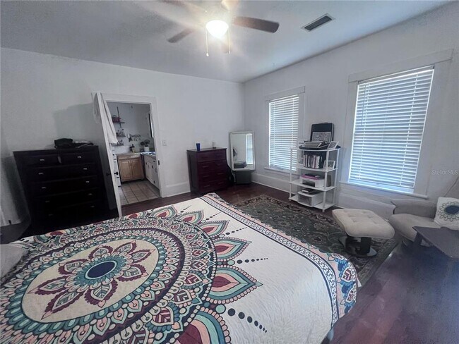 Building Photo - 2707 NW 4th Ave