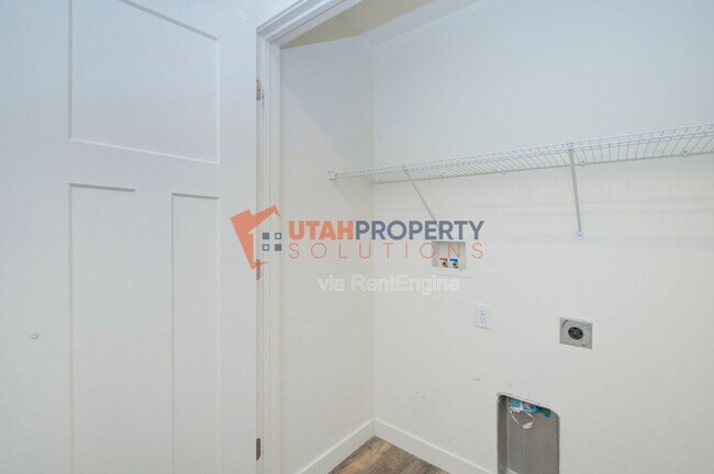 Building Photo - 8172 Broken Spoke Ln