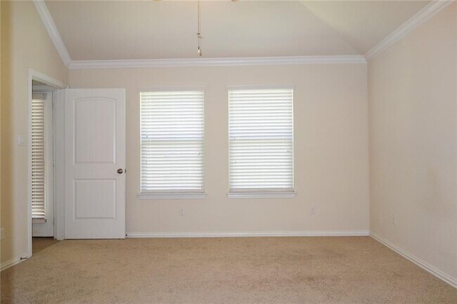 Building Photo - 3745 Bainbridge St