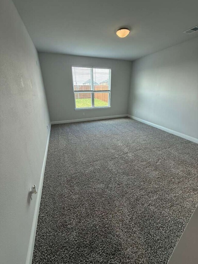 Building Photo - 517 Lana Dr